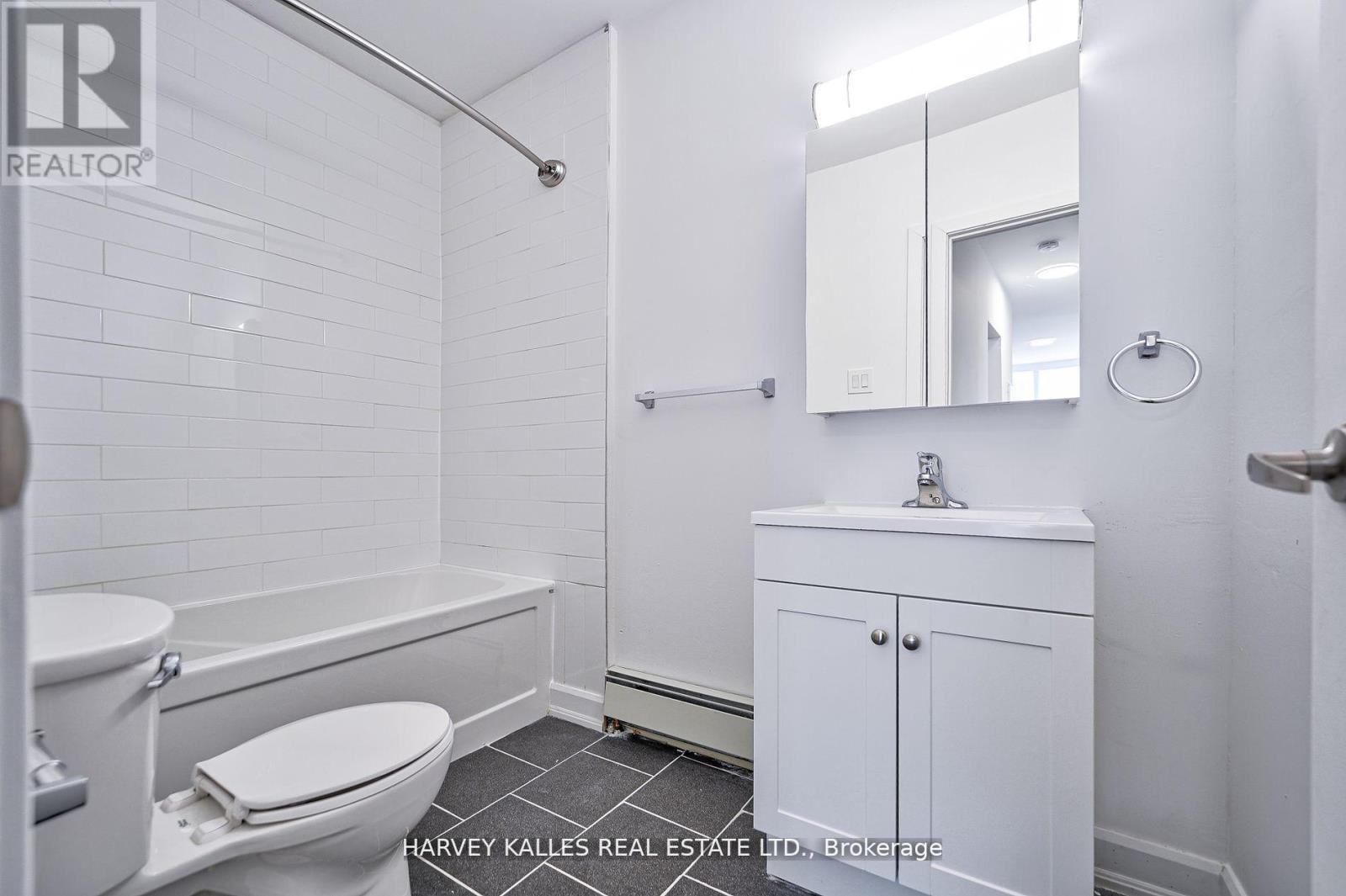 Unit 1 - 1046 Bathurst Street, Toronto, Ontario M5R 3G7 - Photo 16 - C13462504