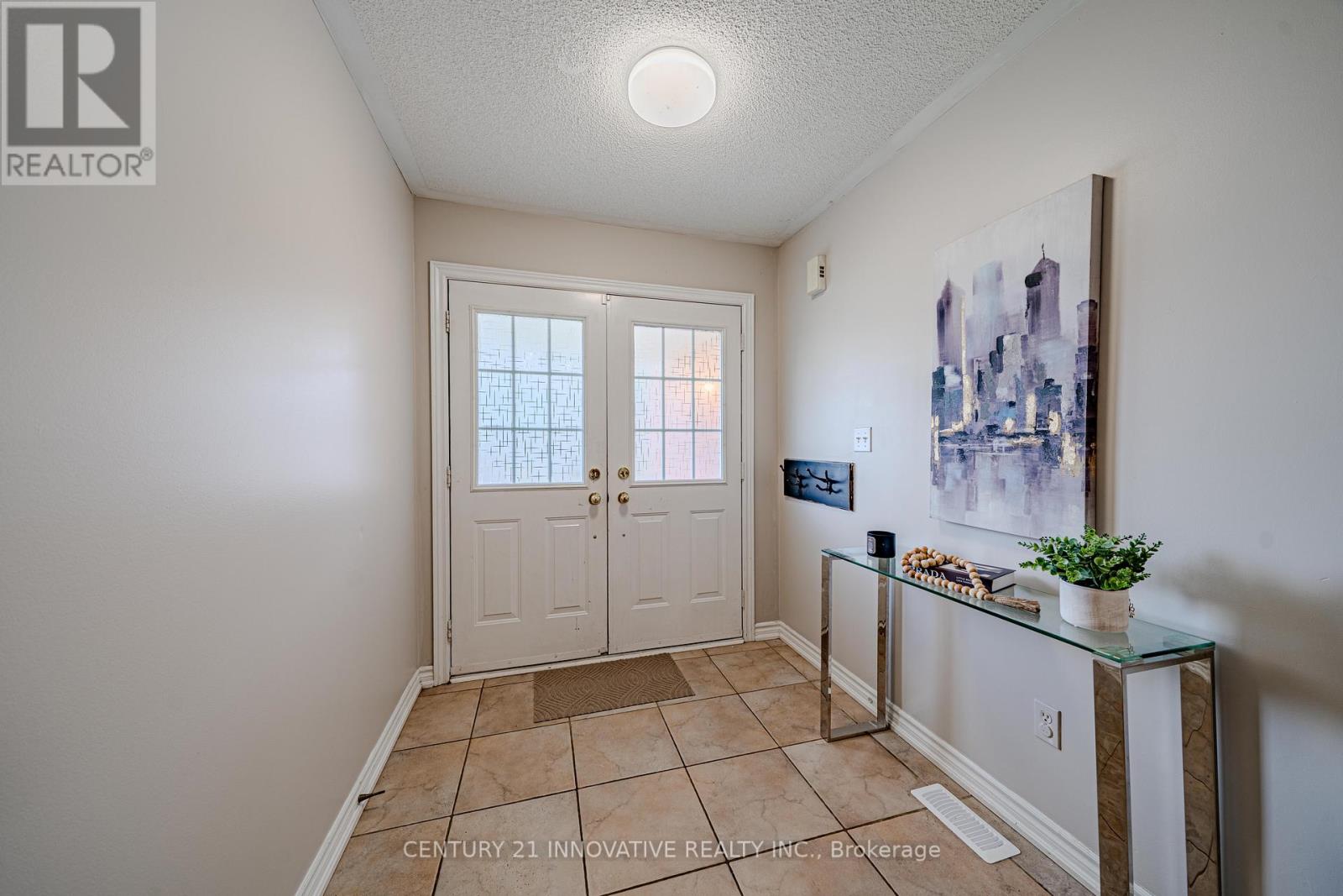 30 Castle Green Drive, Whitby, Ontario  L1R 2P9 - Photo 4 - E13462308