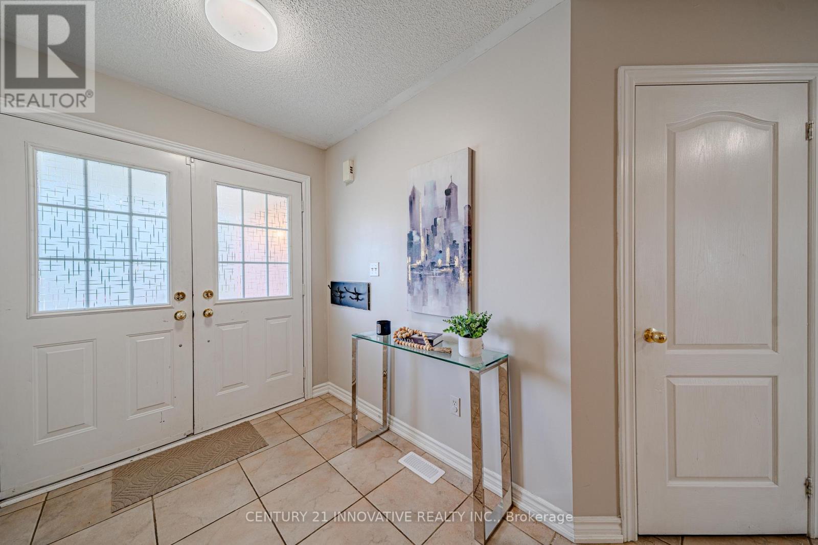 30 Castle Green Drive, Whitby, Ontario  L1R 2P9 - Photo 5 - E13462308