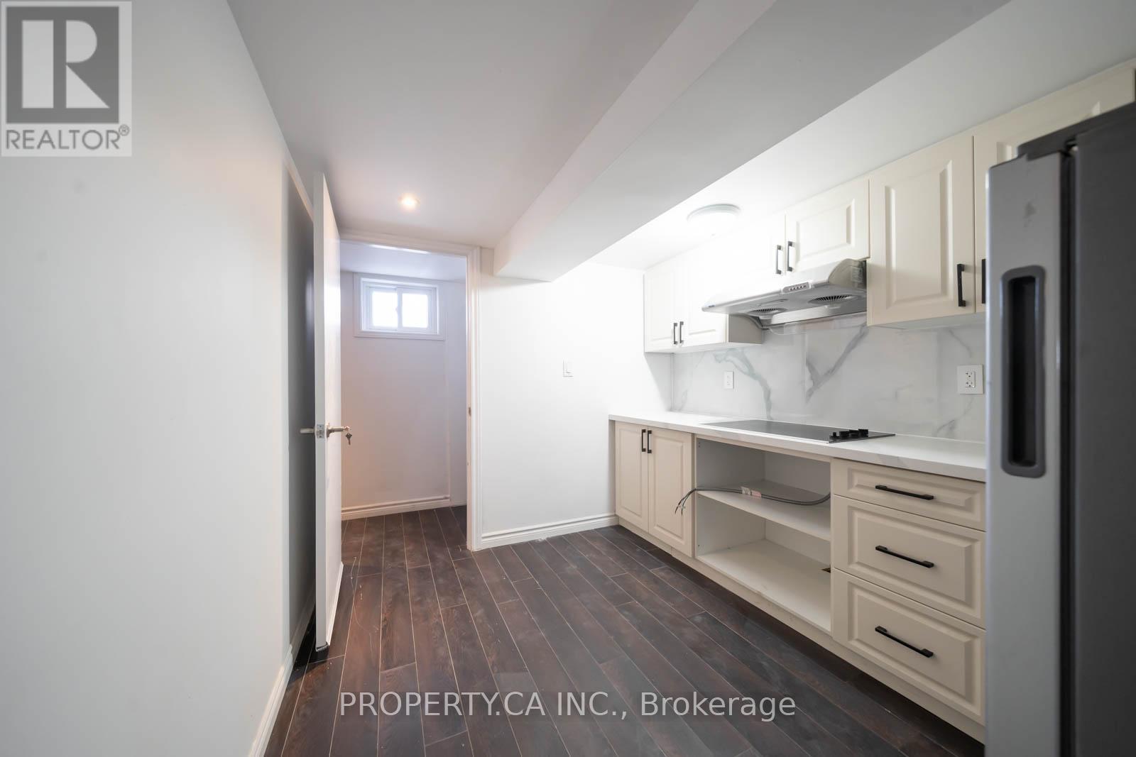 Lower - 46 Shrewsbury Square, Toronto, Ontario  M1T 1L2 - Photo 8 - E13462368