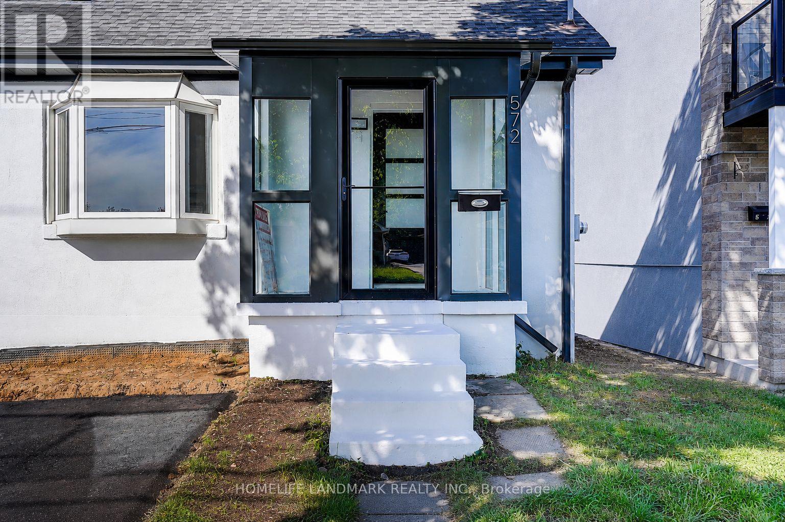 572 Pharmacy Avenue, Toronto, Ontario  M1L 3G9 - Photo 3 - E13462540