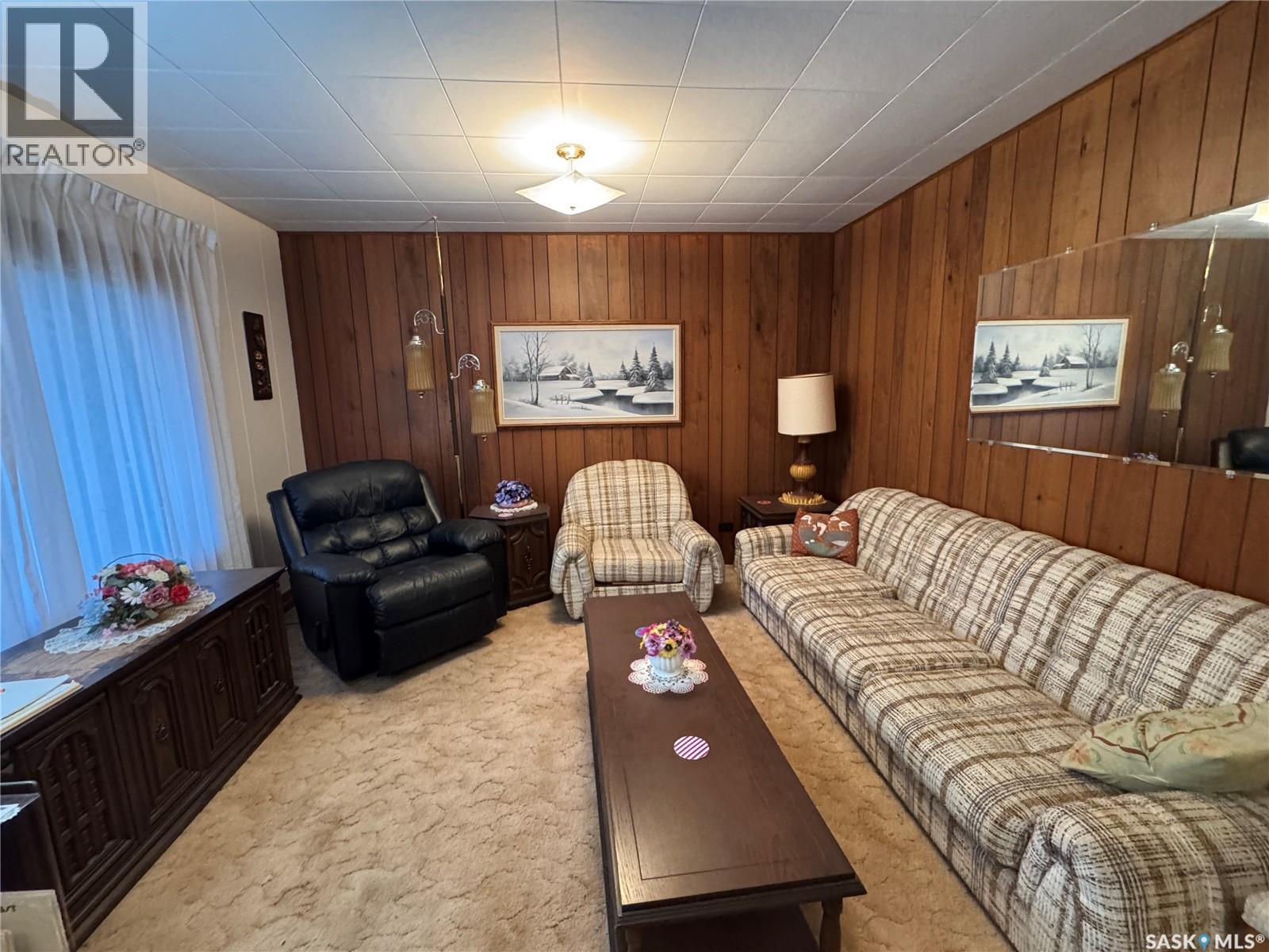 306 6th Avenue E, Biggar, Saskatchewan  S0K 0M0 - Photo 10 - SK039759