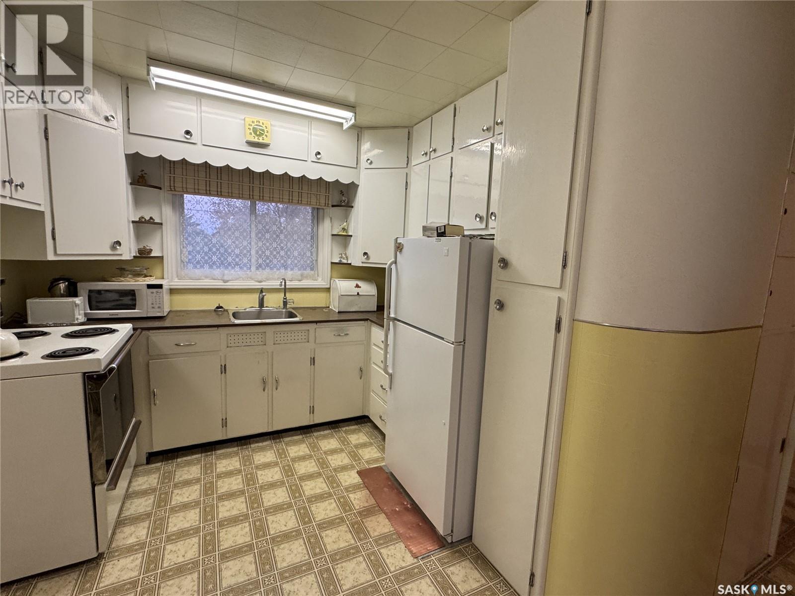 306 6th Avenue E, Biggar, Saskatchewan  S0K 0M0 - Photo 4 - SK039759