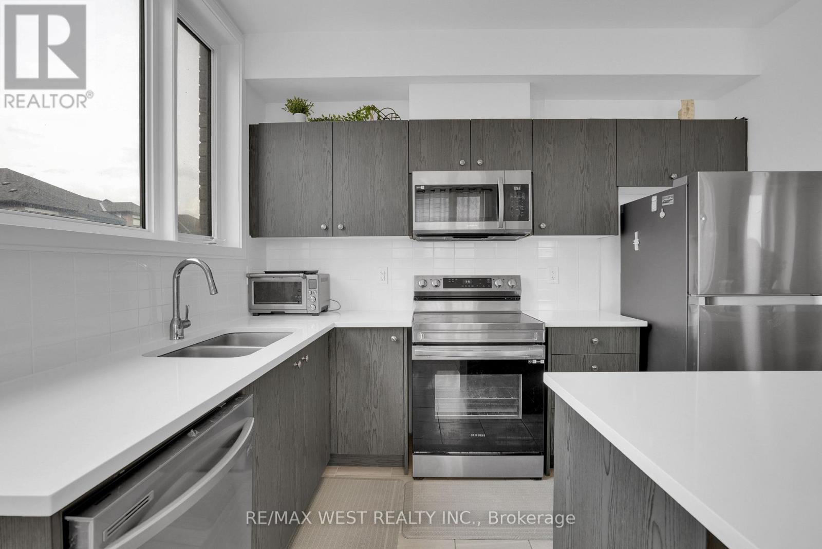 34 Spry Lane, Barrie, Ontario  L4N 0H7 - Photo 4 - S13462284