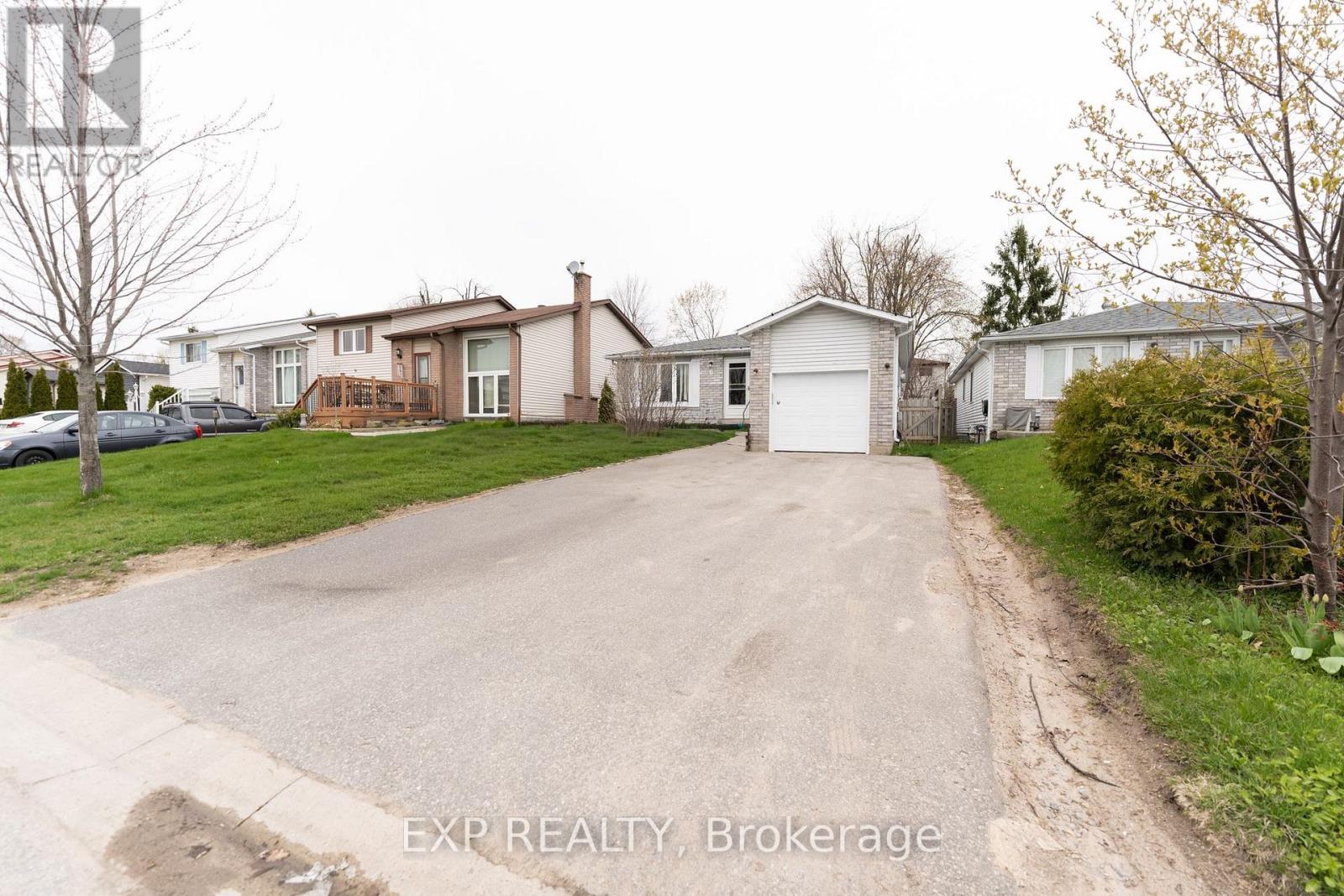 6 Hickling Trail, Barrie, Ontario  L4M 5V7 - Photo 2 - S13462408