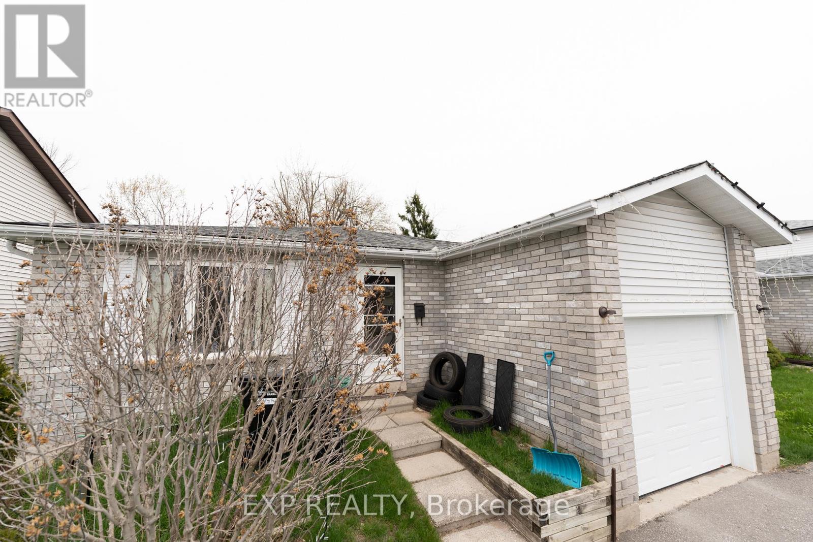 6 Hickling Trail, Barrie, Ontario  L4M 5V7 - Photo 3 - S13462408