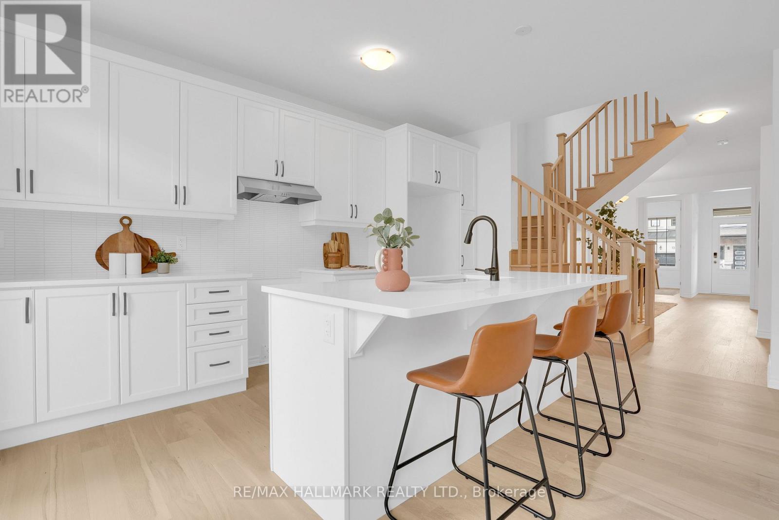 16 Foxley Heights, Barrie, Ontario  L9J 1A6 - Photo 8 - S13462580