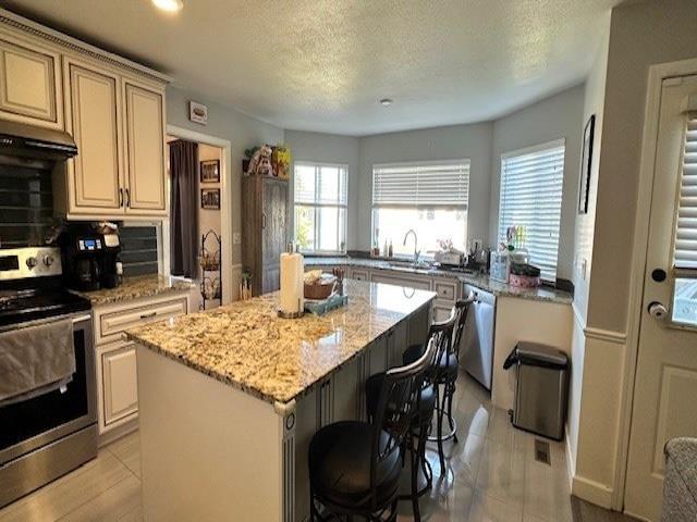 Upper 16375 Middleglen Place, Surrey, British Columbia  V4N 1X7 - Photo 3 - R3136719