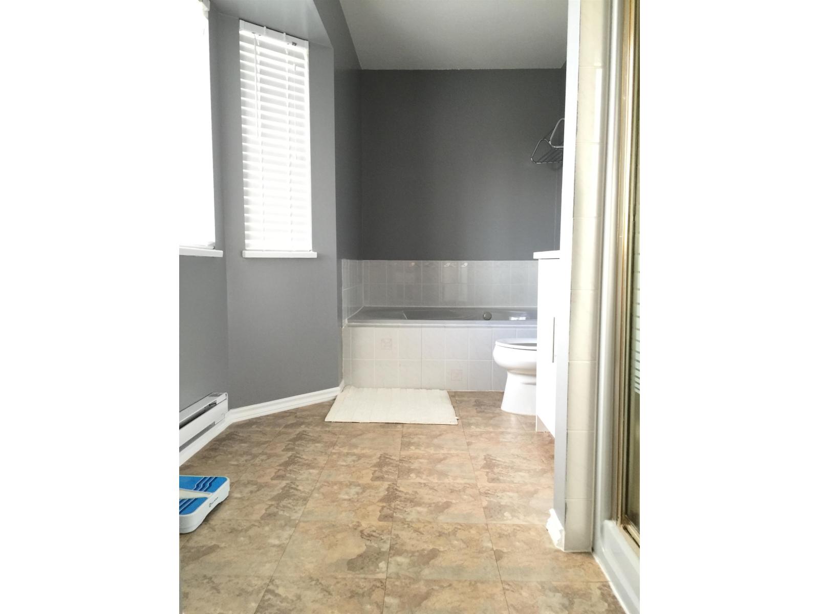 Upper 16375 Middleglen Place, Surrey, British Columbia  V4N 1X7 - Photo 13 - R3136719