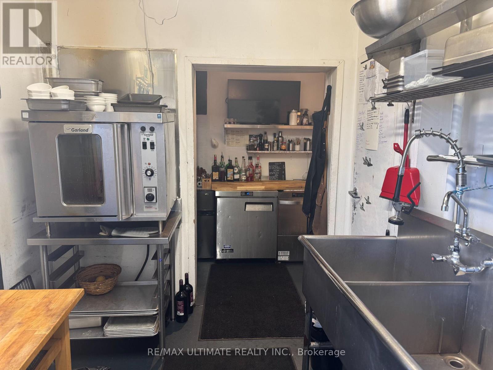 146 Christie Street, Toronto, Ontario M6G 3B4 - Photo 8 - W13462240