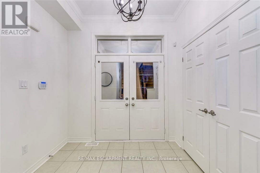 3087 Eberly Woods Drive, Oakville, Ontario  L6M 0T7 - Photo 4 - W13462324
