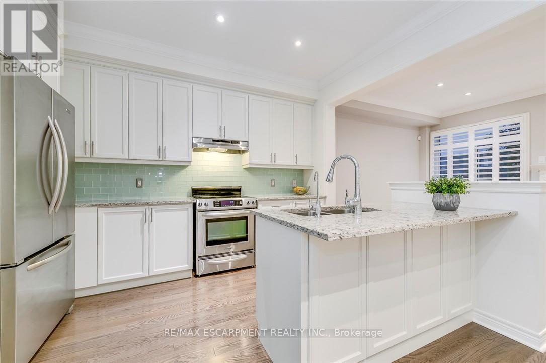 3087 Eberly Woods Drive, Oakville, Ontario  L6M 0T7 - Photo 7 - W13462324