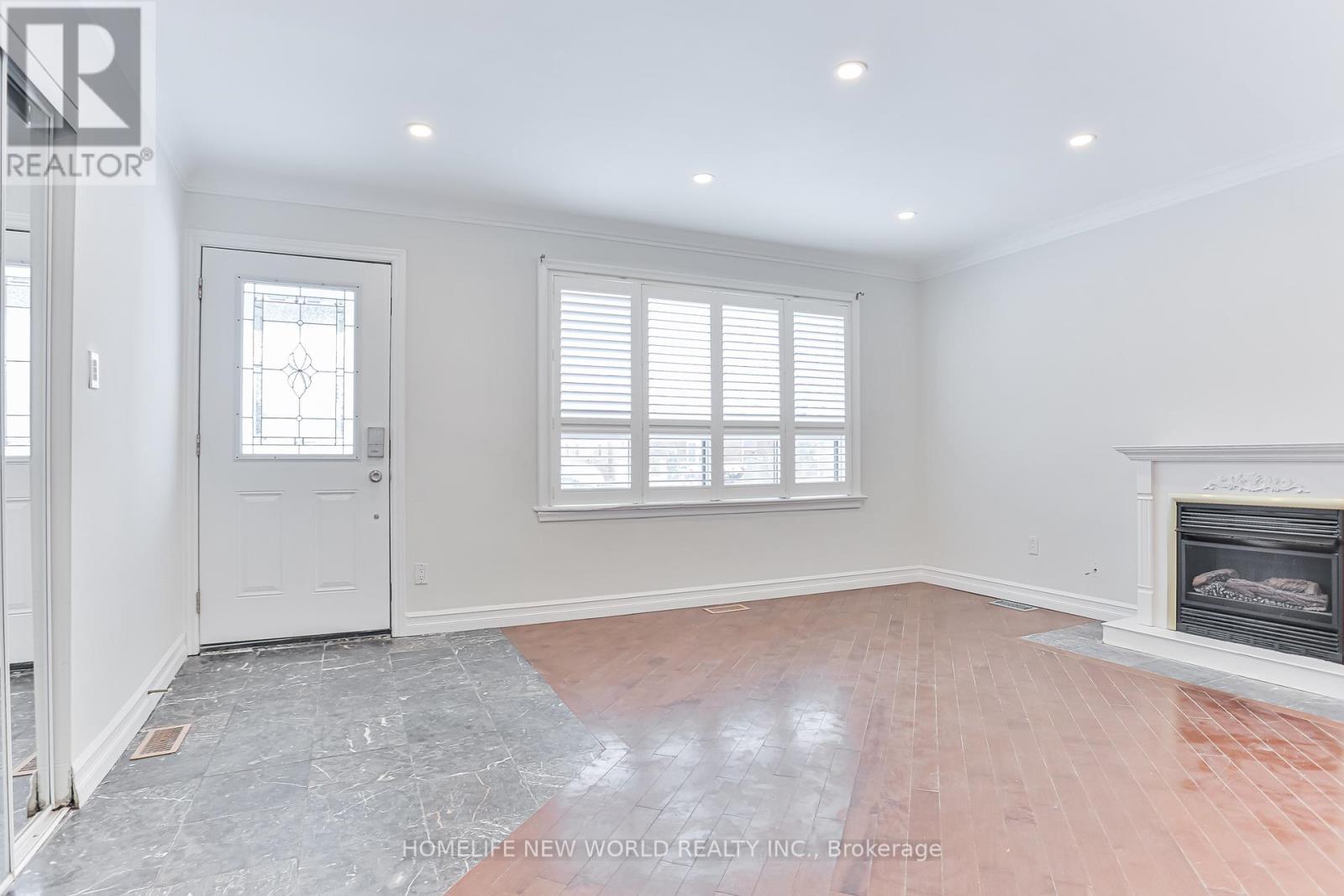 3 Erlesmere Avenue, Brampton, Ontario  L6W 2T4 - Photo 2 - W13462472