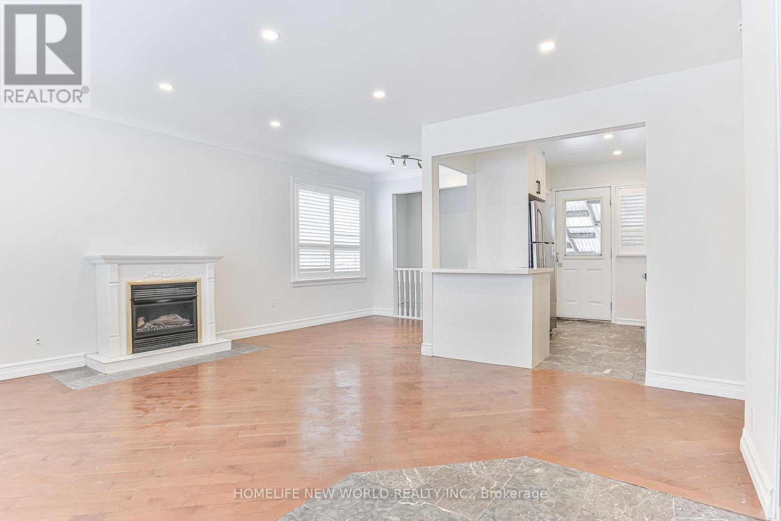 3 Erlesmere Avenue, Brampton, Ontario  L6W 2T4 - Photo 4 - W13462472