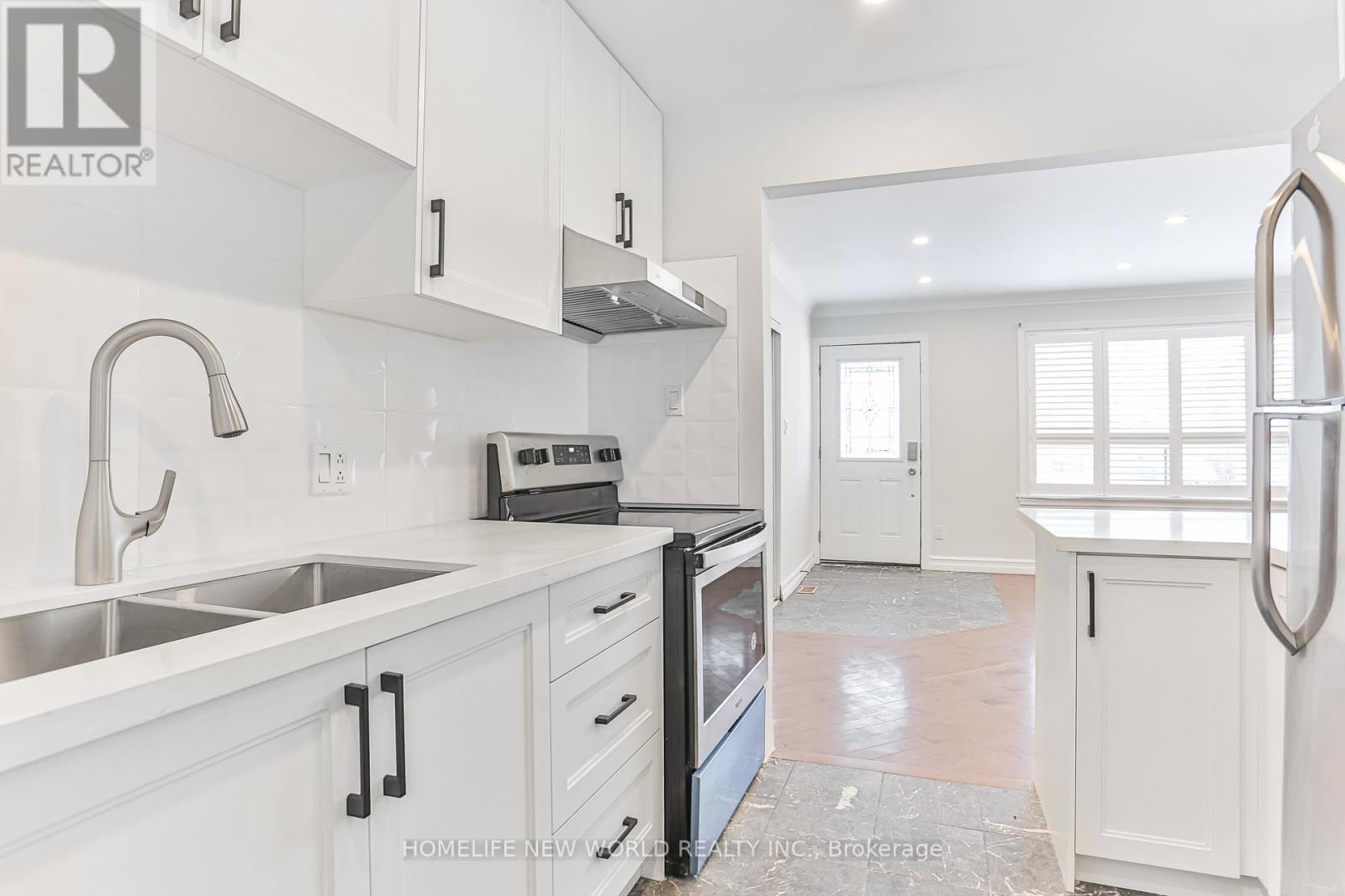 3 Erlesmere Avenue, Brampton, Ontario  L6W 2T4 - Photo 5 - W13462472