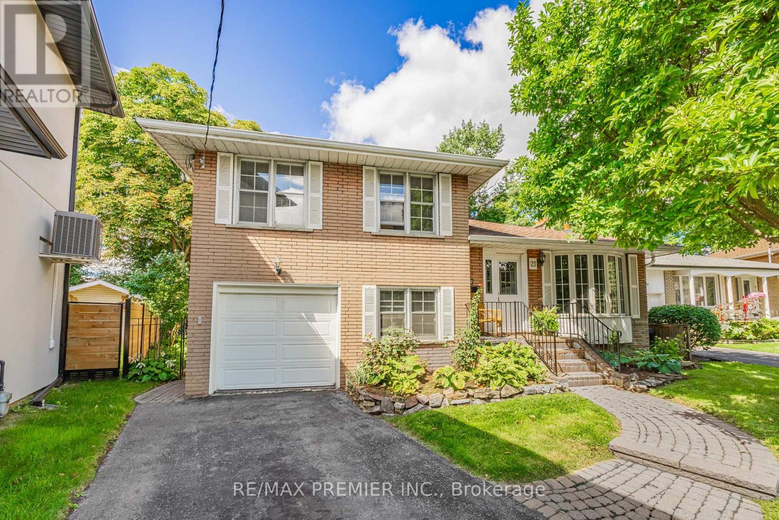 21 Halbadier Place, Toronto, Ontario  M9B 2H4 - Photo 1 - W13462476