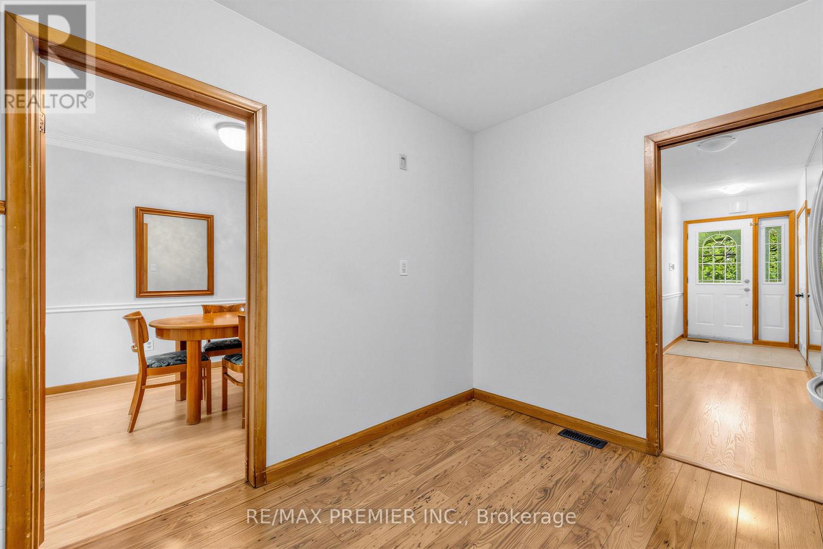 21 Halbadier Place, Toronto, Ontario  M9B 2H4 - Photo 11 - W13462476
