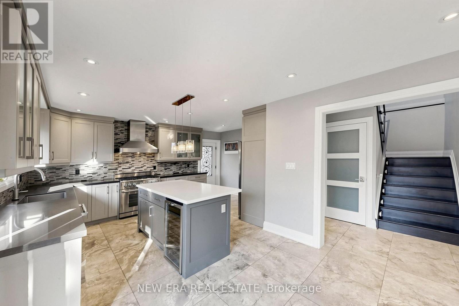 1423 Bunsden Avenue, Mississauga, Ontario  L5H 2B3 - Photo 10 - W13462508