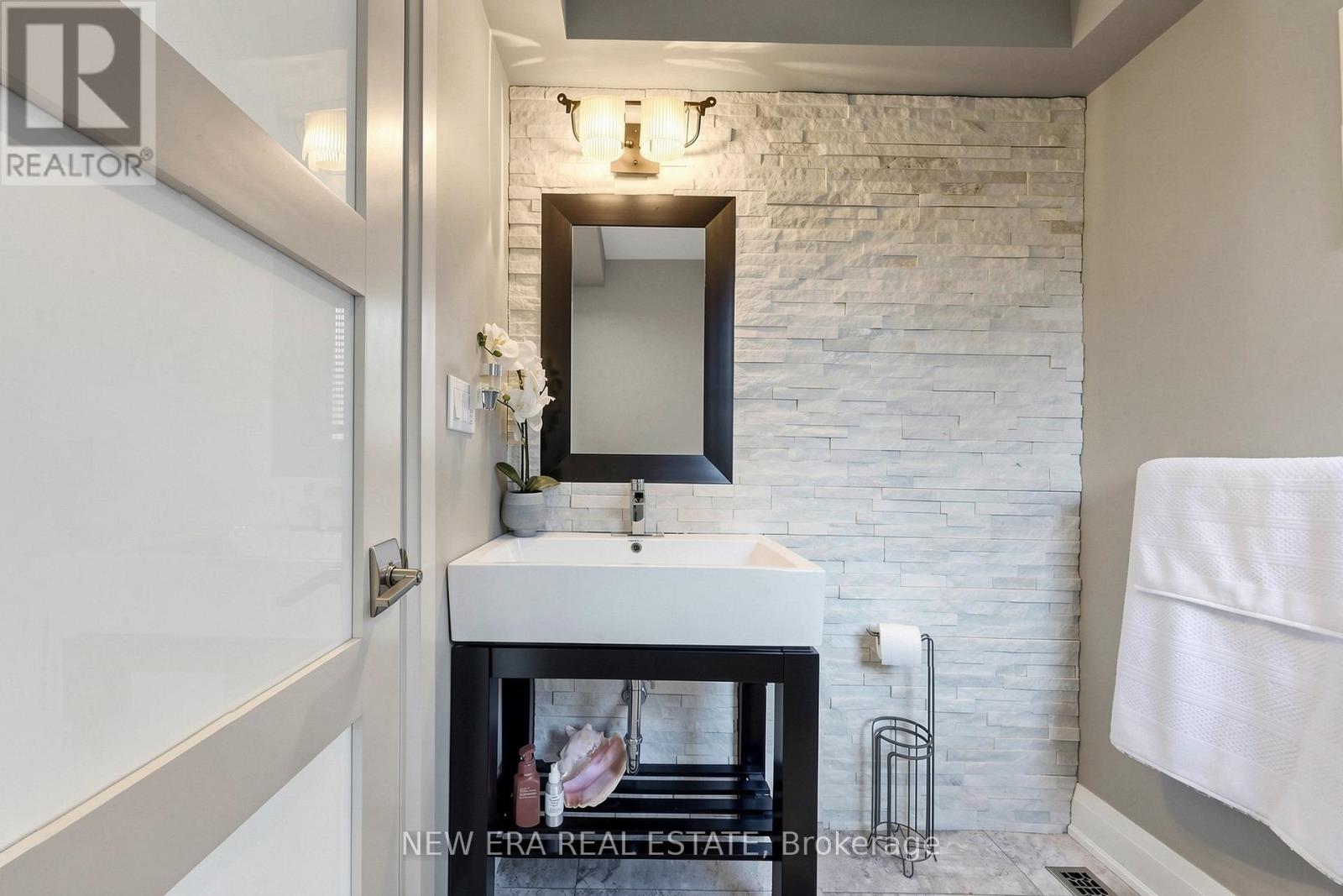 1423 Bunsden Avenue, Mississauga, Ontario  L5H 2B3 - Photo 19 - W13462508