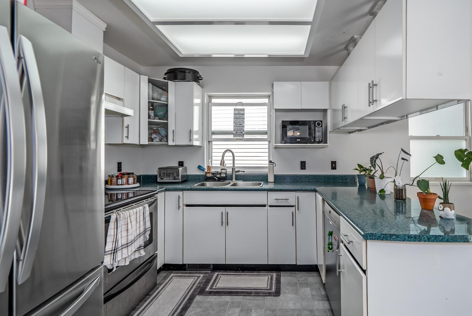 8232 Peacock Street, Mission, British Columbia  V2V 6Z8 - Photo 11 - R3136978