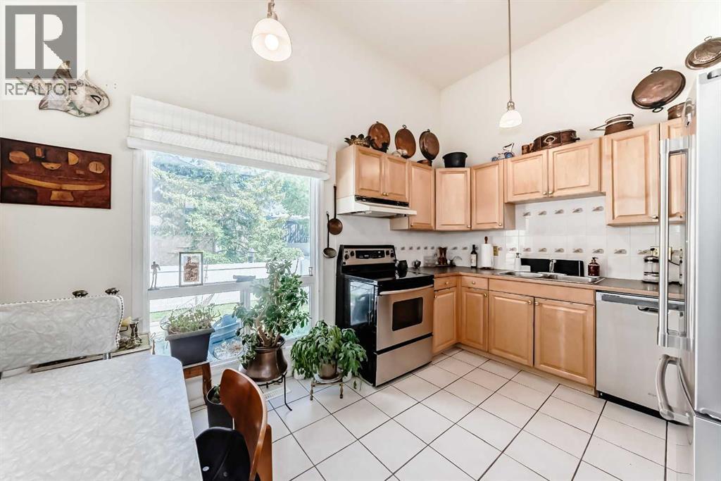 400 Brae Glen Crescent SW, Calgary, Alberta  T2W 1B6 - Photo 10 - A2315260