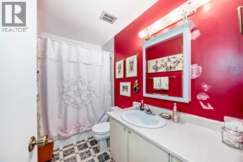 400 Brae Glen Crescent SW, Calgary, Alberta  T2W 1B6 - Photo 24 - A2315260