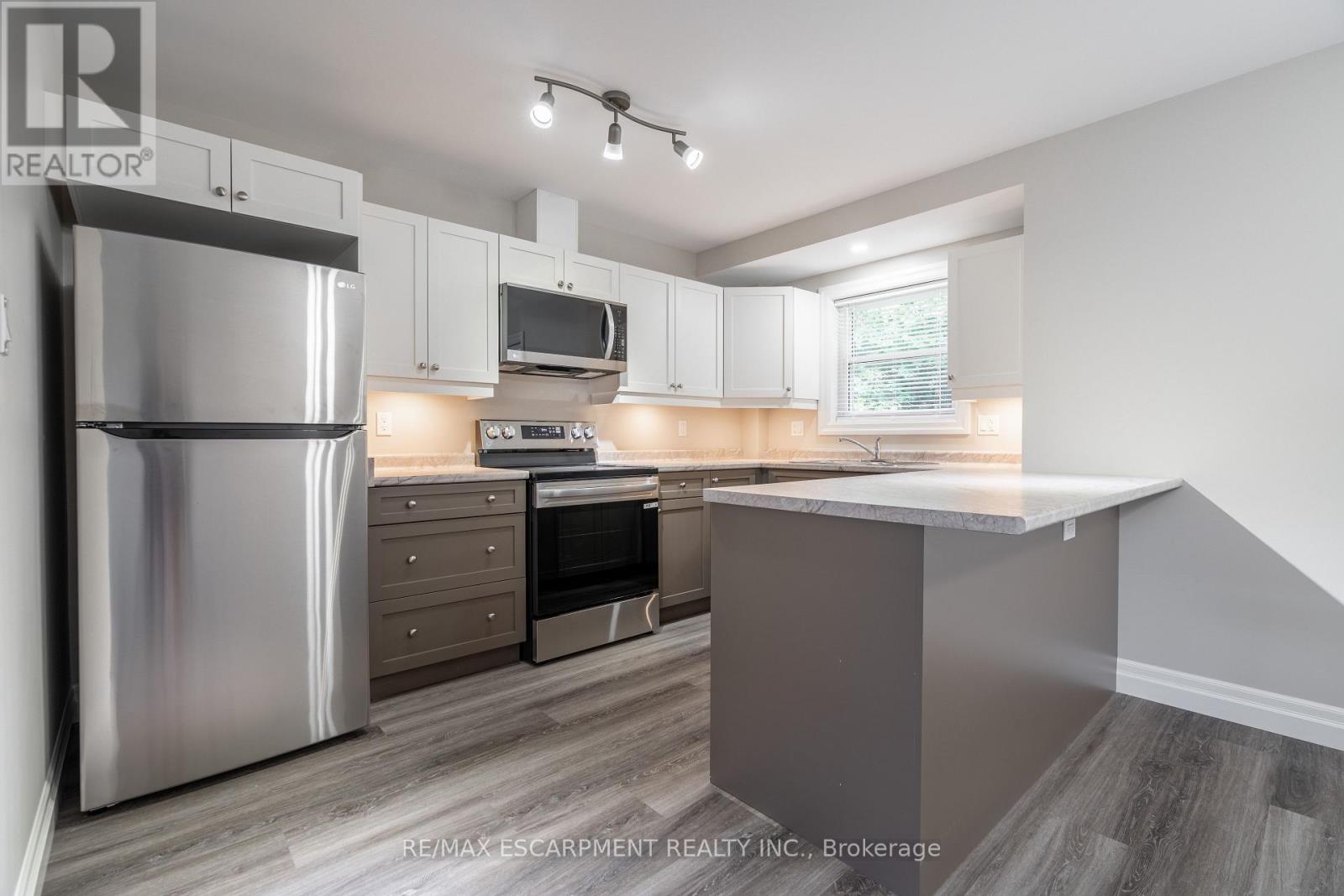 2 - 38 Viewpoint Avenue, Hamilton, Ontario  L8V 2S5 - Photo 3 - X13462492