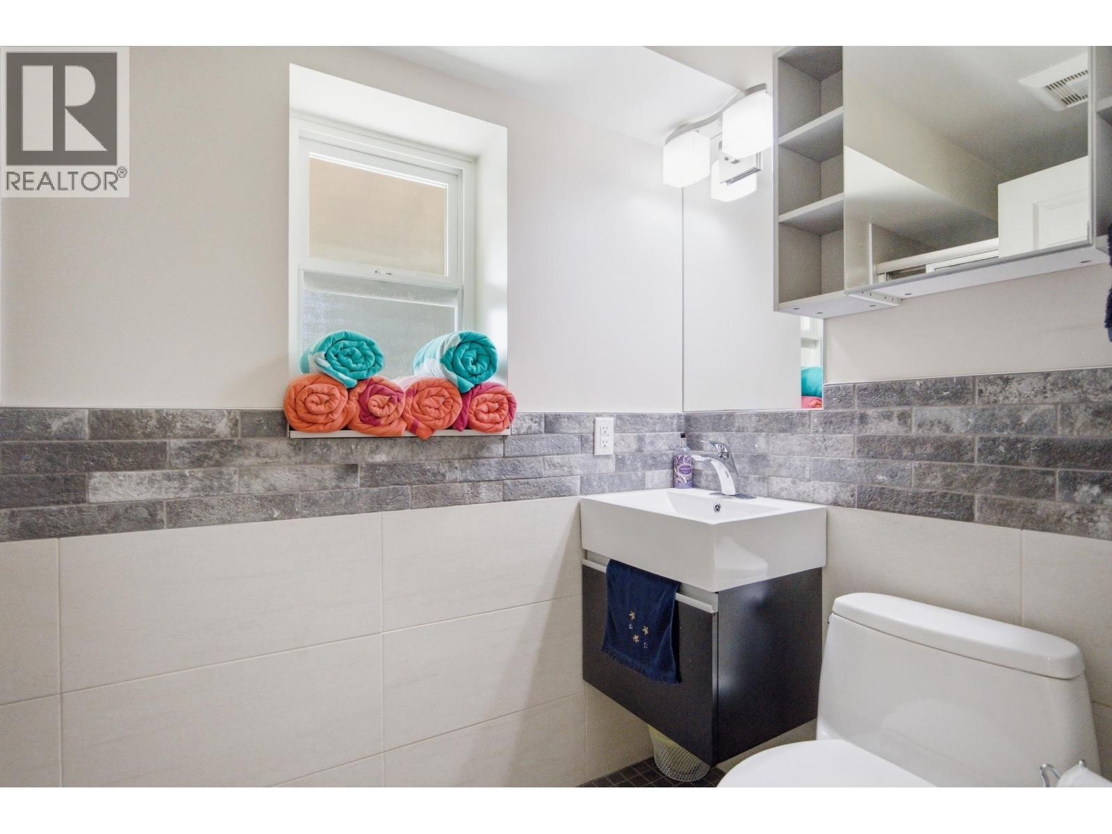 944 Tollcross Road, North Vancouver, British Columbia  V7H 2G2 - Photo 30 - R3137396