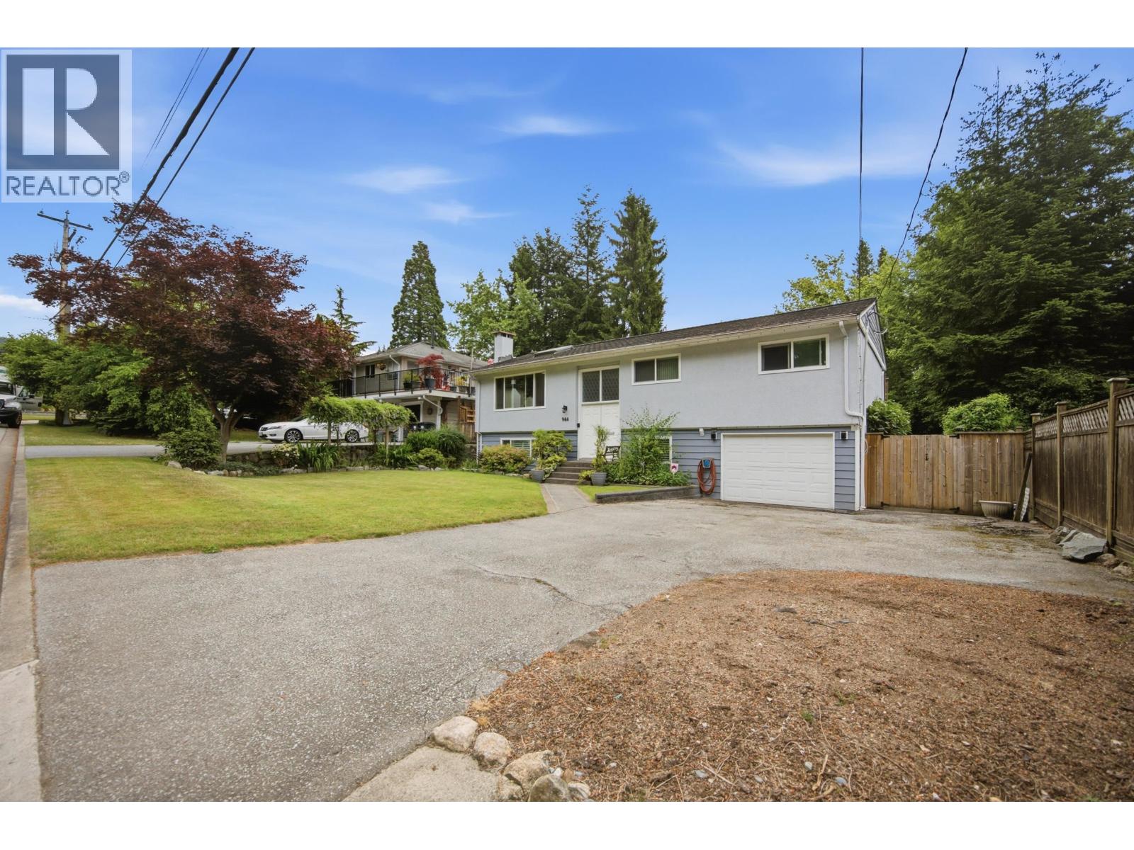 944 Tollcross Road, North Vancouver, British Columbia  V7H 2G2 - Photo 3 - R3137396