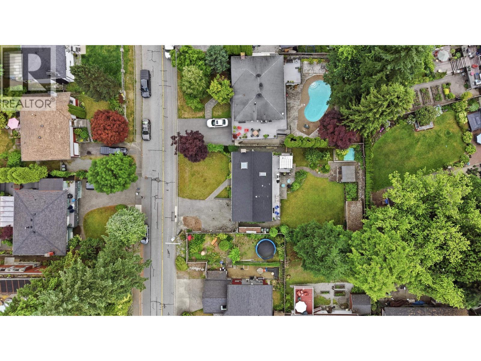 944 Tollcross Road, North Vancouver, British Columbia  V7H 2G2 - Photo 37 - R3137396