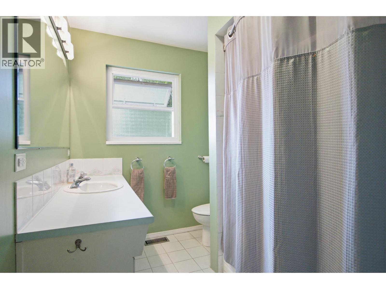 944 Tollcross Road, North Vancouver, British Columbia  V7H 2G2 - Photo 17 - R3137396