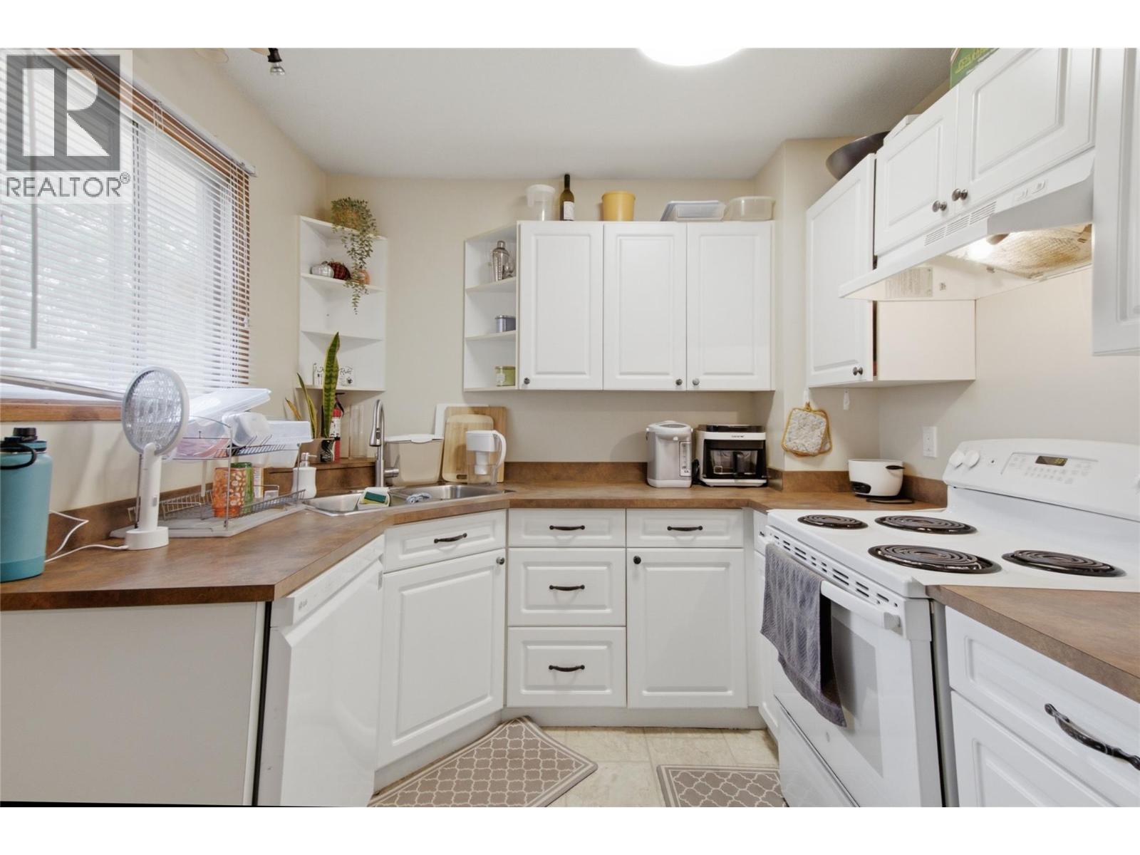 872 Puhallo Drive, Kamloops, British Columbia  V2B 6P7 - Photo 16 - 10391572