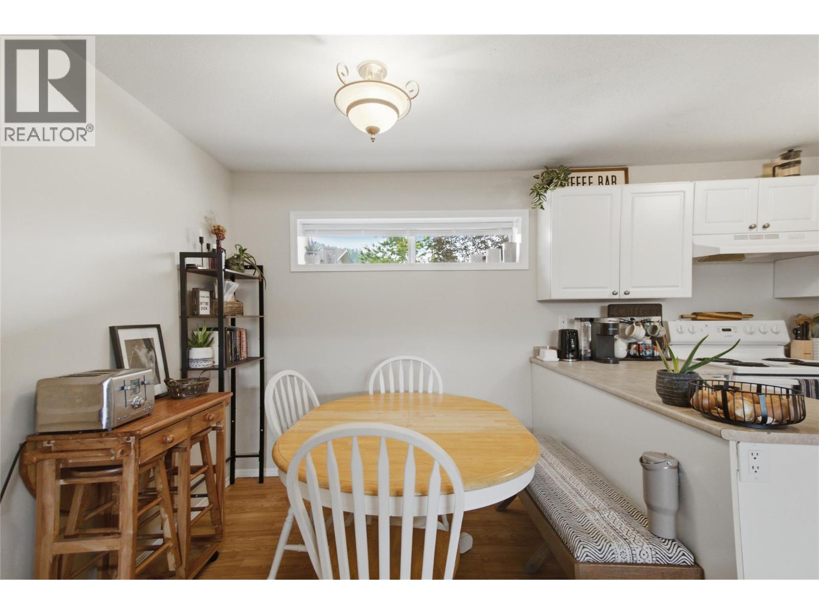 872 Puhallo Drive, Kamloops, British Columbia  V2B 6P7 - Photo 12 - 10391572