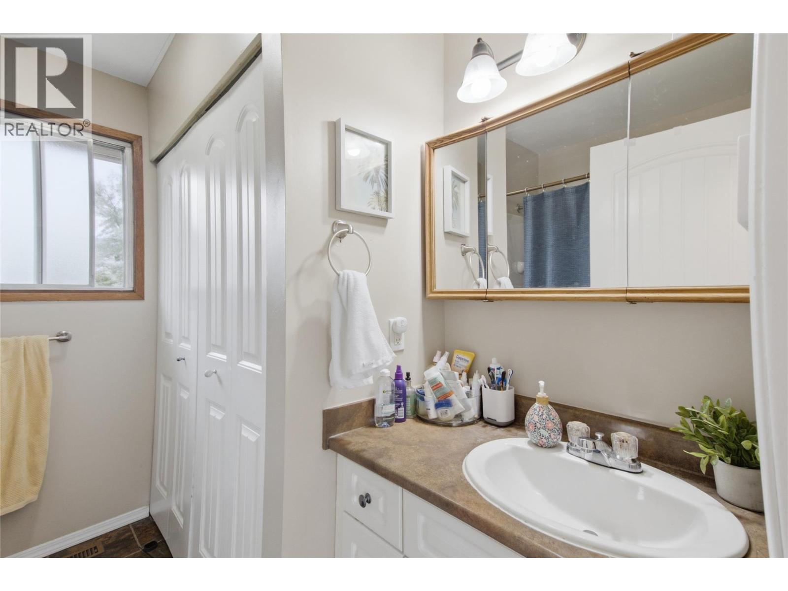 872 Puhallo Drive, Kamloops, British Columbia  V2B 6P7 - Photo 23 - 10391572
