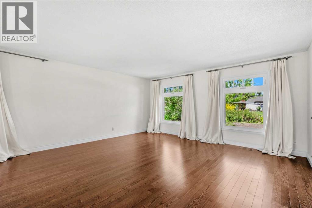 452 Parkridge Rise SE, Calgary, Alberta  T2J 5C3 - Photo 7 - A2319294