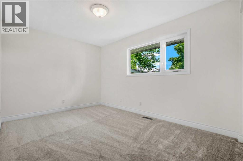 452 Parkridge Rise SE, Calgary, Alberta  T2J 5C3 - Photo 26 - A2319294