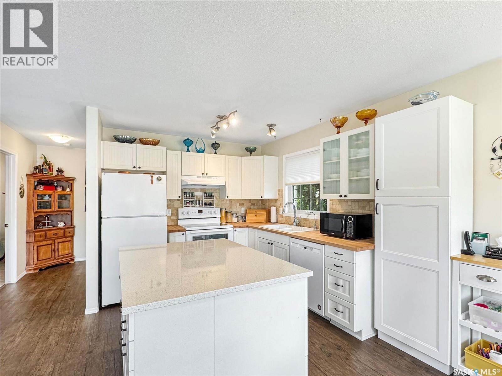1091 110th Street, North Battleford, Saskatchewan S9A 2H3 - Photo 2 - SK039834