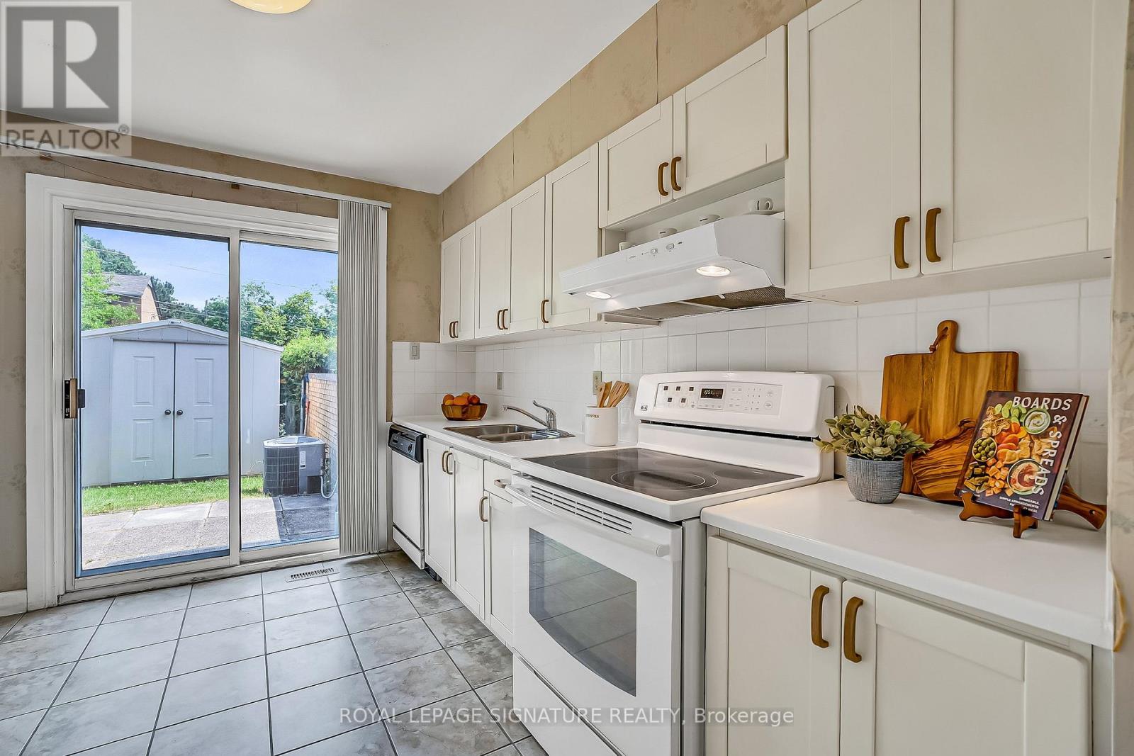 115 Southill Drive, Toronto, Ontario  M3C 2H9 - Photo 14 - C13462612