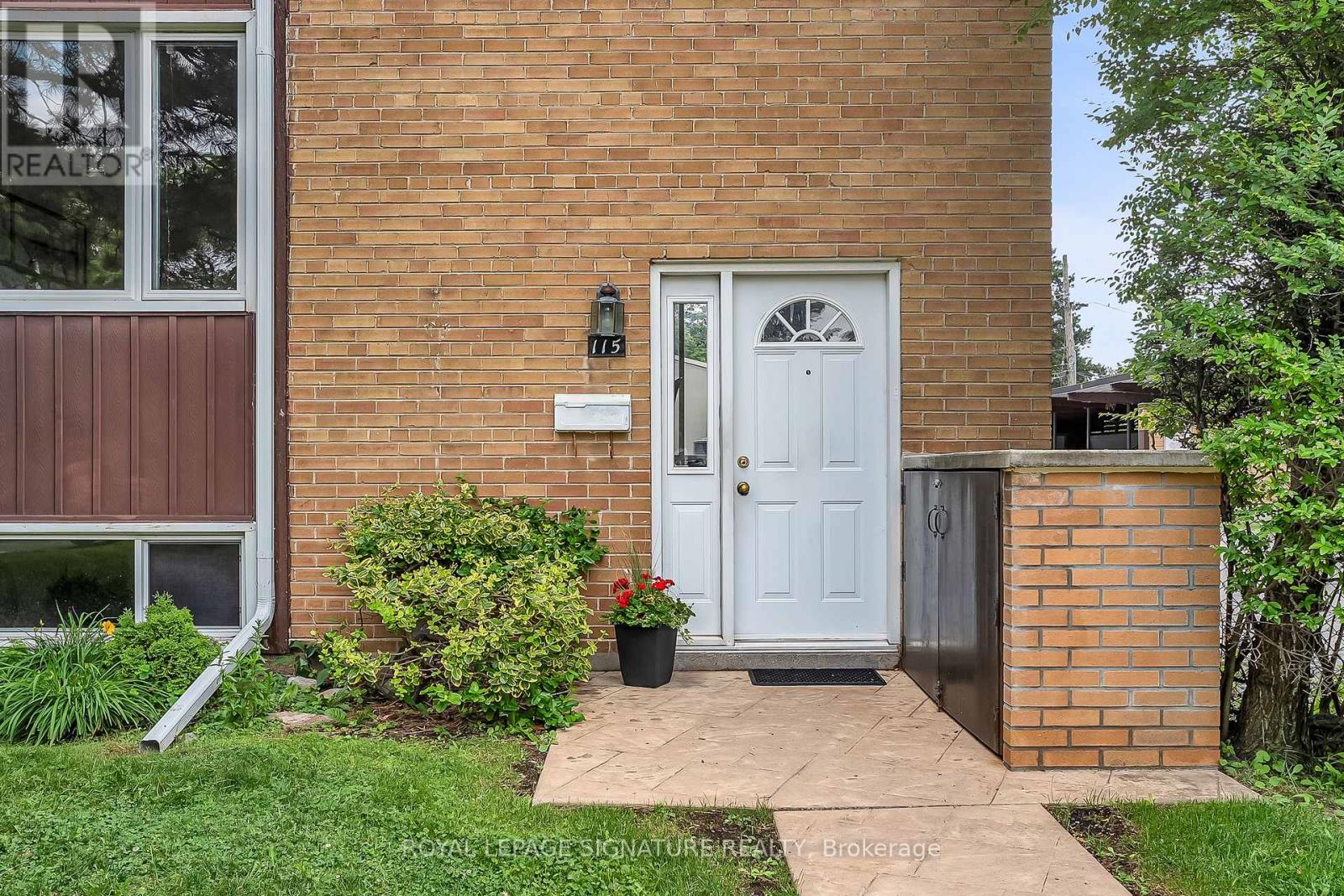 115 Southill Drive, Toronto, Ontario  M3C 2H9 - Photo 3 - C13462612