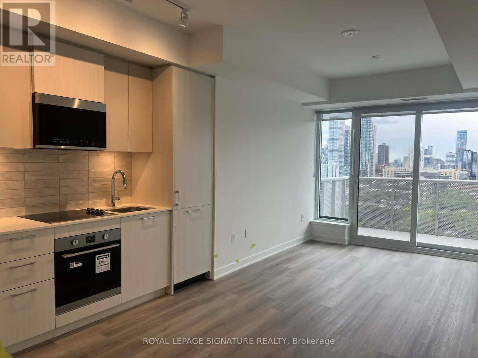 2007 - 10 OAK STREET, Toronto, Ontario