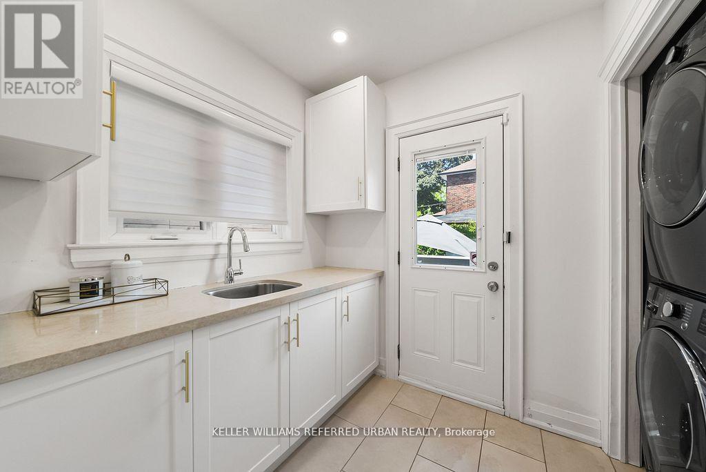 8 Cloverlawn Avenue, Toronto, Ontario  M6E 1H3 - Photo 18 - C13462678