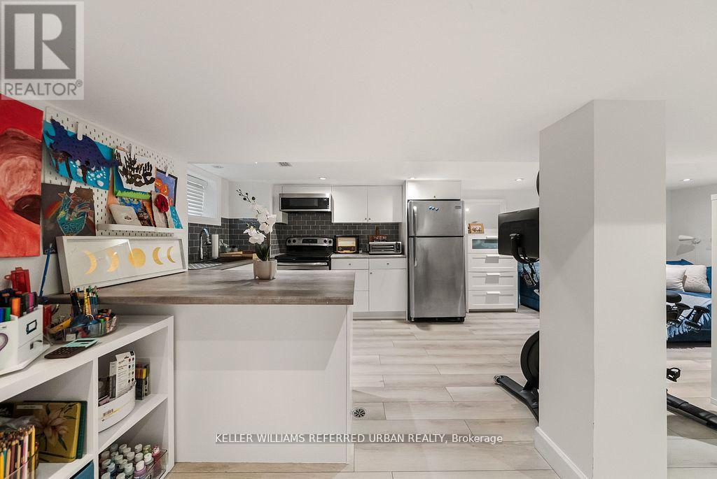 8 Cloverlawn Avenue, Toronto, Ontario  M6E 1H3 - Photo 34 - C13462678