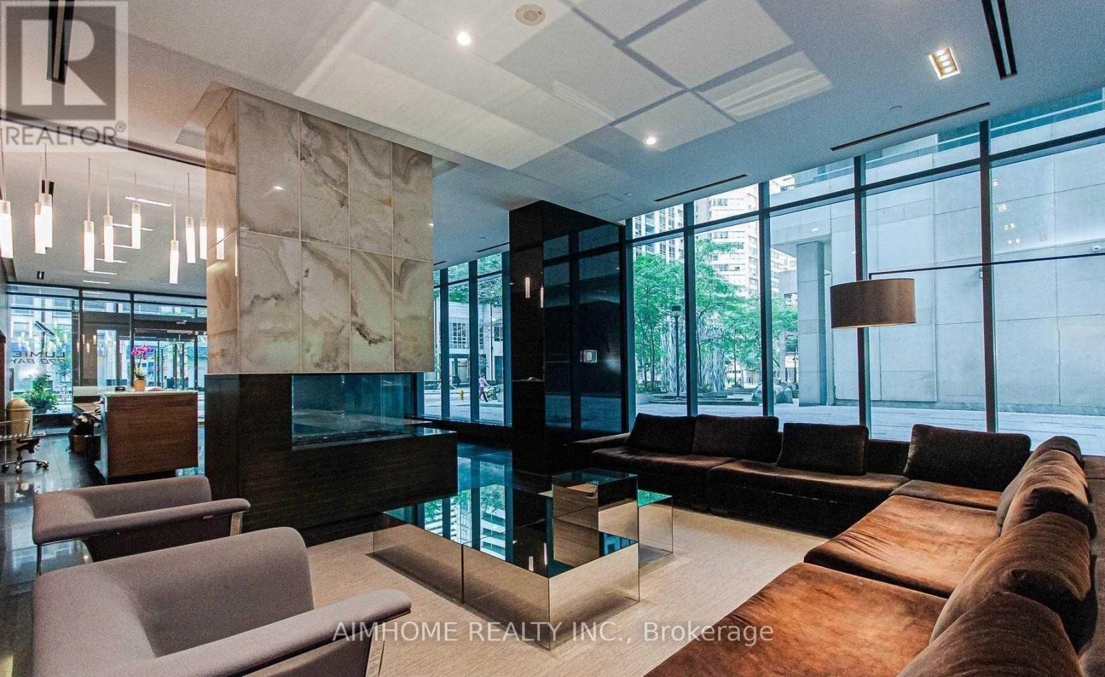 1505 - 770 Bay Street, Toronto, Ontario  M5G 1N6 - Photo 2 - C13462728
