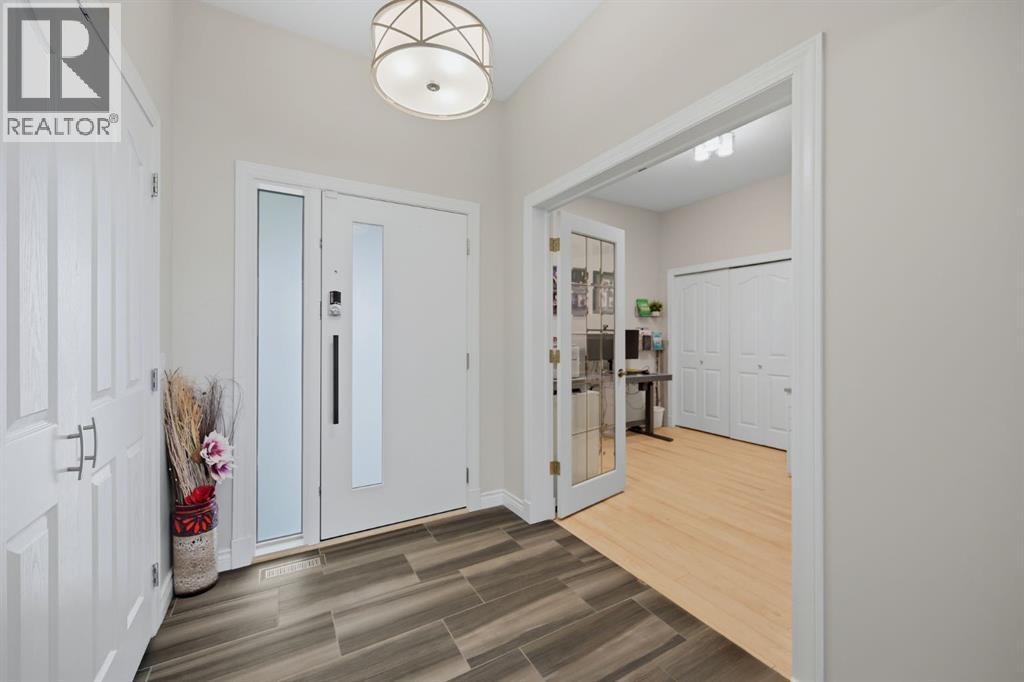 16 Coopers Heights Sw, Airdrie, Alberta  T4B 2S1 - Photo 4 - A2322115