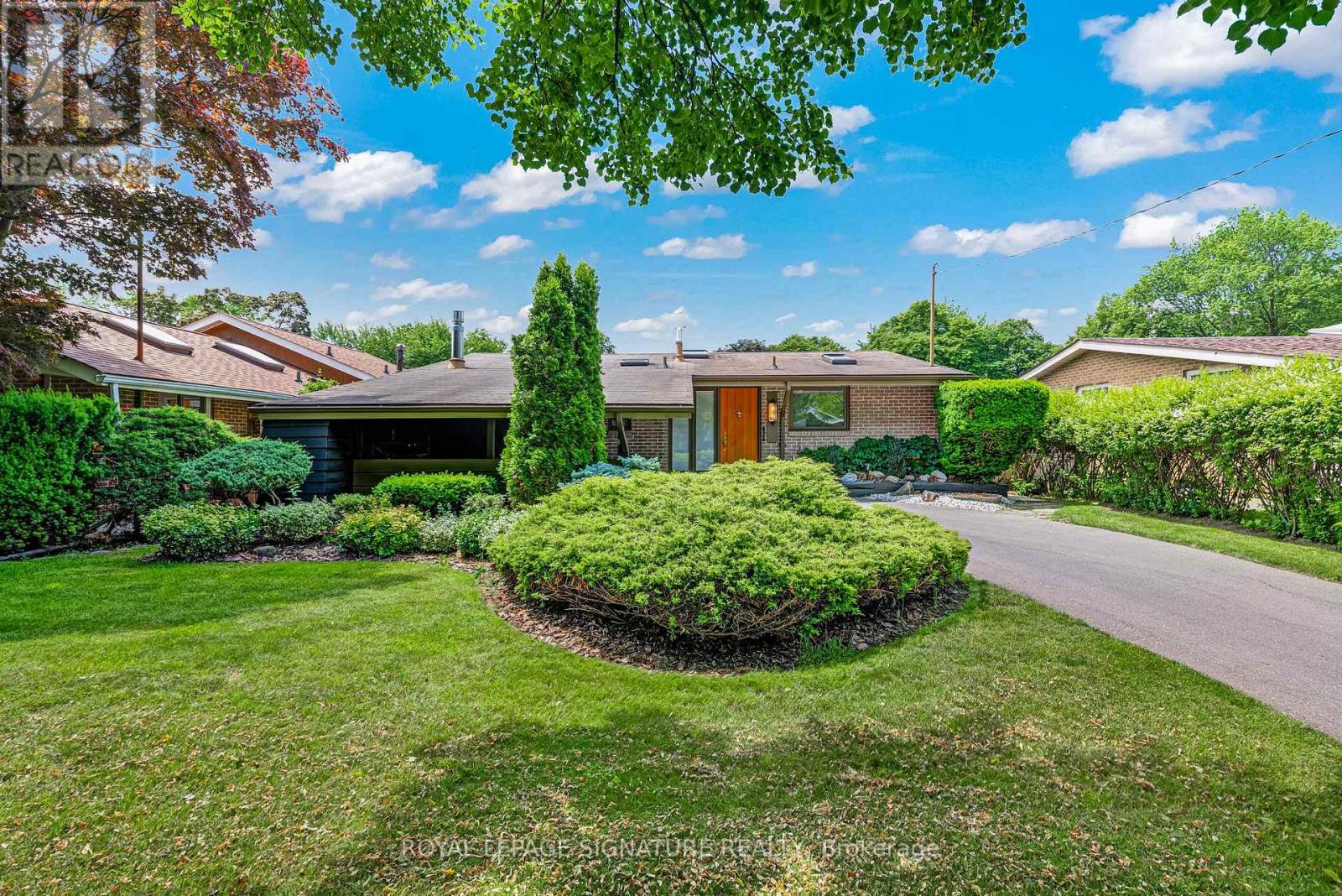 10 OAKLEY BOULEVARD, Toronto, Ontario