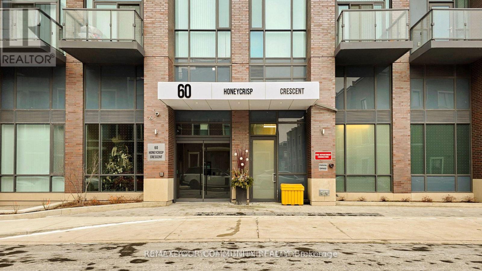 1018 - 60 Honeycrisp Crescent, Vaughan (Vaughan Corporate Centre), Ontario  L4K 0N5 - Photo 2 - N13462610
