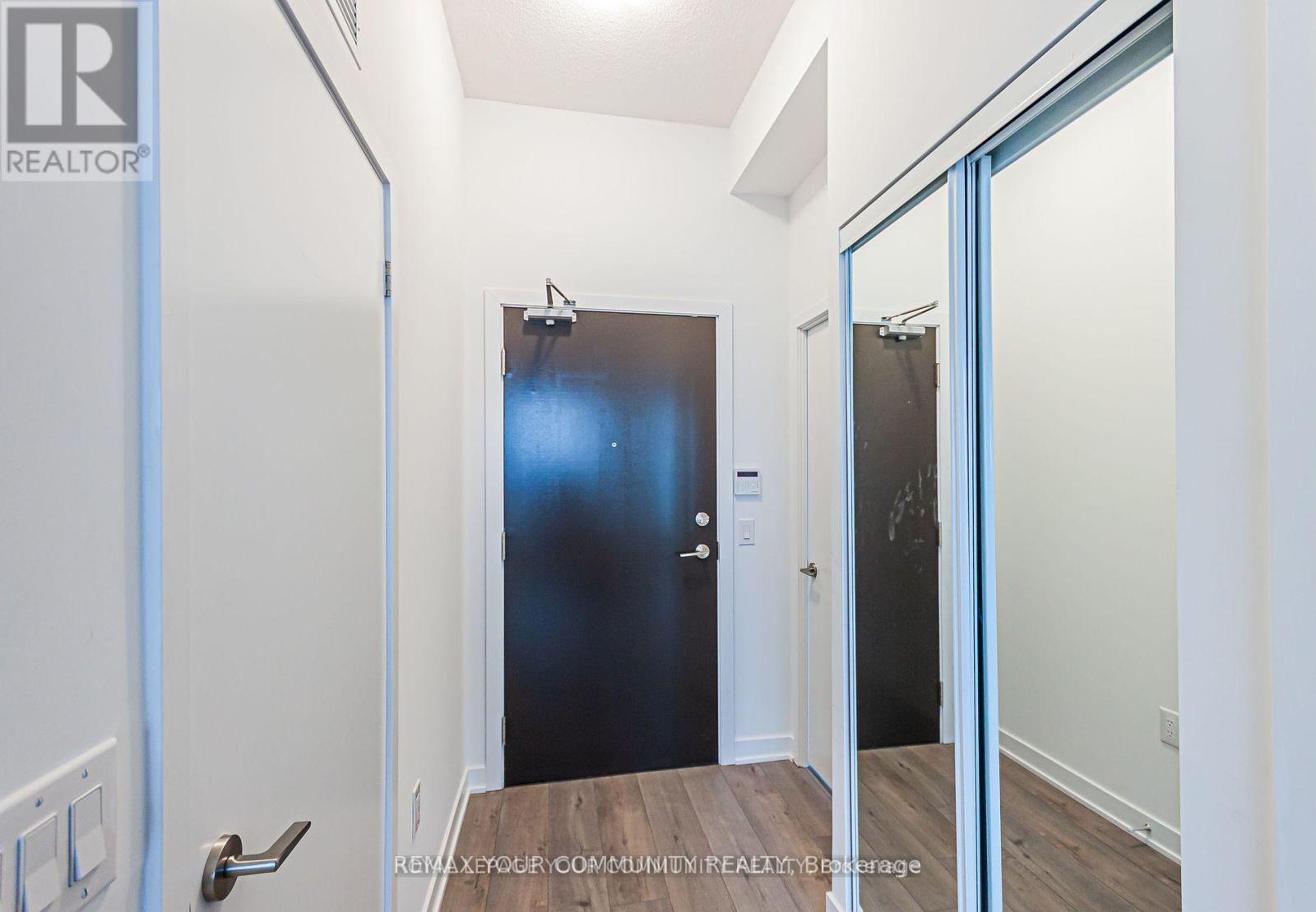 1018 - 60 Honeycrisp Crescent, Vaughan (Vaughan Corporate Centre), Ontario  L4K 0N5 - Photo 4 - N13462610