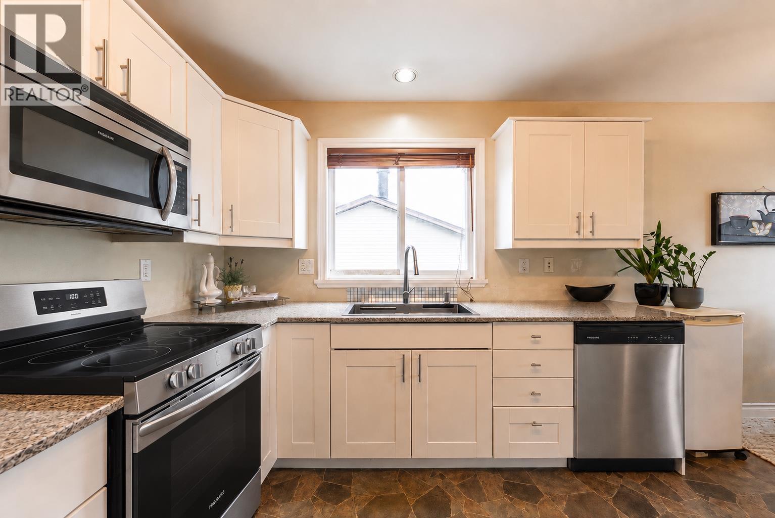 781 Chilko Drive, Coquitlam, British Columbia V3C 4X2 - Photo 7 - R3134398