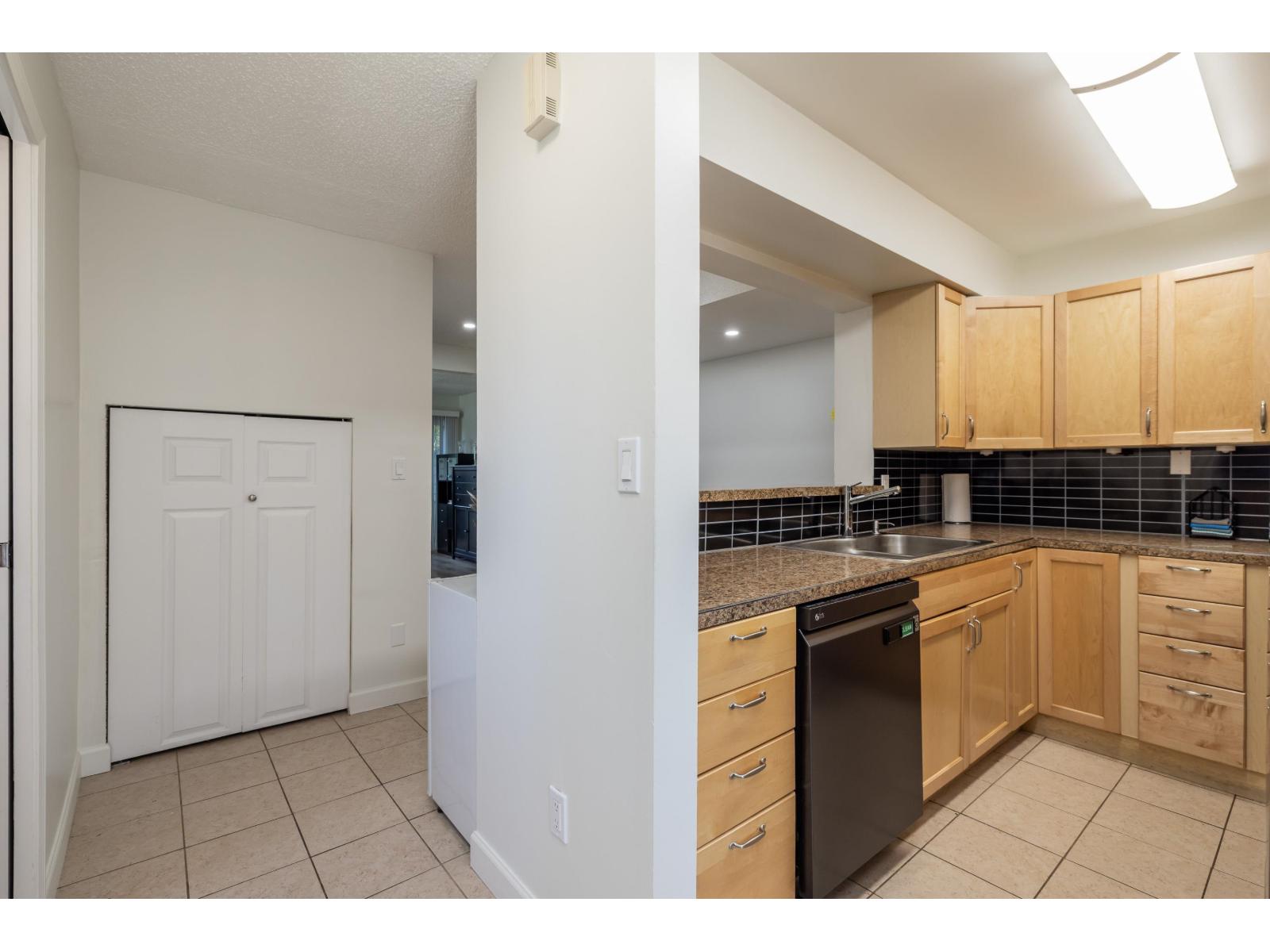 1 3168 268 Street, Langley, British Columbia  V4W 3S1 - Photo 5 - R3137113