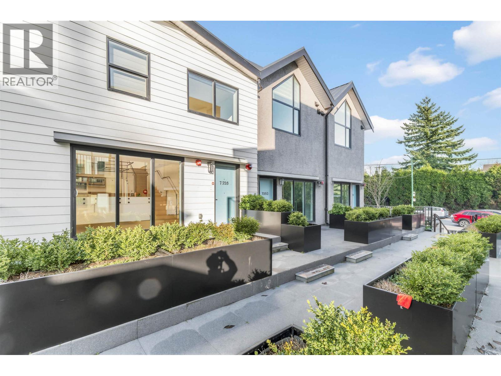 7355 Oak Street, Vancouver, British Columbia  V6P 1V9 - Photo 2 - R3120151